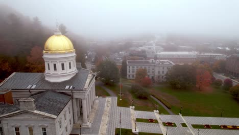 Vermont-State-House-In-Montpelier-Vermont-Im-Nebel