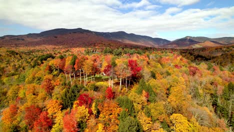 aerial-push-into-vibrant-leaf-color-at-stowe-resort-in-vermont,-stowe-vermont-fall-leaves-and-autumn-color