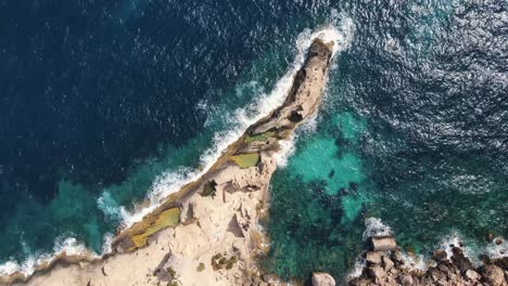 Atemberaubende-Ansicht-Von-Oben-Auf-Die-Küste-Von-Ibiza
