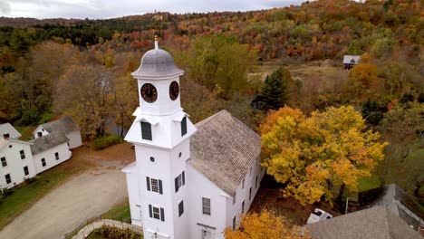 órbita-Aérea-De-La-Iglesia-En-Weston-Vermont