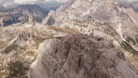 Aerial-shot-over-summit-cross-of-Monte-Paterno,-featuring-Rifugio-Locatelli-in-Tre-Cime,-Dolomites