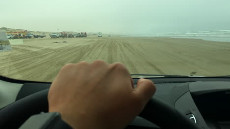 Pov-Conduciendo-En-Pismo-Beach-California-Usa-Con-El-Océano-A-La-Derecha
