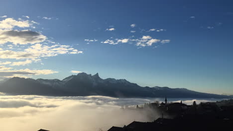 Schöne-Fließende-Wolken-Im-Zeitraffer-Während-Des-Nachmittags-In-Sigriswil-Im-Berner-Oberland-In-Der-Schweiz