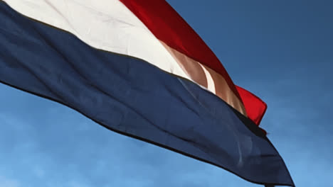 Bandera-Holandesa-Ondeando-En-El-Viento-En-Cámara-Lenta
