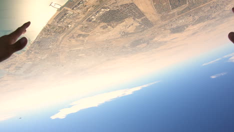Paracaidista-Sobre-La-Palmera-Dubai