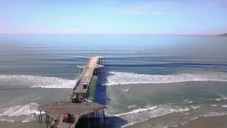 Luftaufnahme-Der-Malerischen-Küste-Von-Pismo-Beach-Pier-Kalifornien-Usa