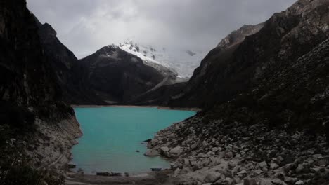 Lake-Paron,-Lake-Paron-Peru,-Zeitraffer-Lake-Paron,-Anden,-Peru,-Huaraz,-Trekking-In-Den-Anden,-Trekking-In-Peru,-Malerische-Hintergründe,-Malerische-Landschaft,-Wandern-In-Peru,-Schöner-See
