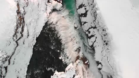Drohnenaufnahme-Des-Wasserfalls-Gulffoss-In-Island-Im-Winter