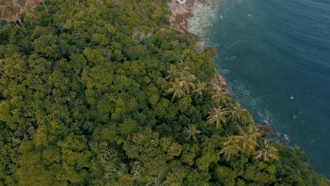 Luftaufnahme-Der-Tropischen-Insel-Mit-Kristallklarem-Meer