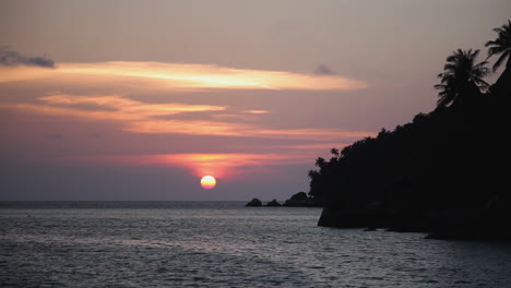 Meer-Bei-Sonnenuntergang-Auf-Der-Insel-Aur-In-Malaysia
