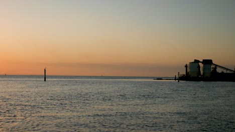 sunset,-Moreton-bay,-North-stradbroke-island,-Australia