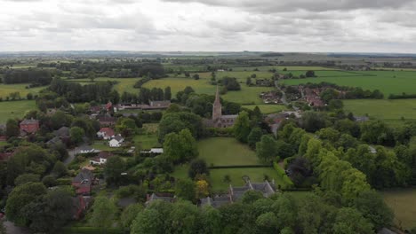 Eine-Luftaufnahme-Einer-Landstraße-In-Wiltshire,-England