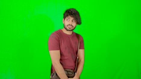 Indischer-Mann-Schüchtern-Mit-Grünem-Hintergrund-Indischer-Grüner-Bildschirm