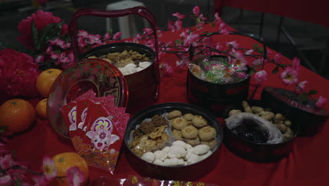 Chinesische-Neujahrssnackdekoration,-Rot-Verpackt,-Kekse