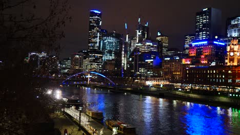 Melbourne-Cbd-Skyline-Blick-Bei-Nacht-Von-Southbank,-Yarra-Riverside-Nachts,-Melbourne