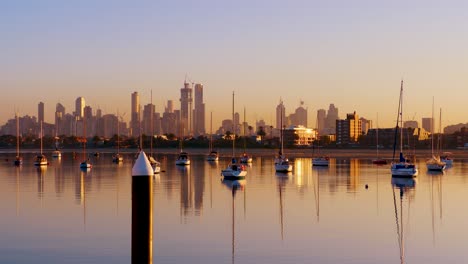 Sailboats---Yacht-floating-on-habour-St-Kilda-Pier-City-Sunrise,-Melbourne