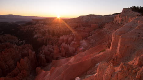 Time-Lapse-of-the-sun-rising-at-Bryce-Canyon-National-Park-in-Utah