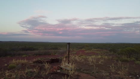 Hermosa-Toma-De-Nubes-Con-Drones-Durante-La-Puesta-De-Sol-En-El-Interior-De-Australia