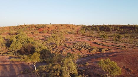 Schöne-Luftaufnahme-Von-Hügeln-Im-Outback