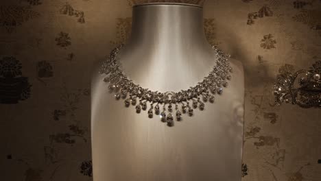 An-expensive,-Arab-necklace-being-displayed-in-a-jewelry-store-window-in-the-middle-eastern-city-of-Dubai-in-the-UAE---United-Arab-Emirates