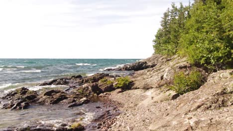 Beautiful-rocky-lakeshore-with-waves-splashing-into-rocks-in-Ontario