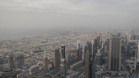 Eine-Luftaufnahme-Von-Downtown-Dubai-Mit-Seinen-Großen-Gebäuden-Und-Vielen-Wolkenkratzern