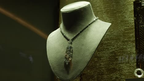 An-expensive-middle-easter-necklace-through-the-window-of-a-jewelry-store-in-Dubai,-United-Arab-Emirates