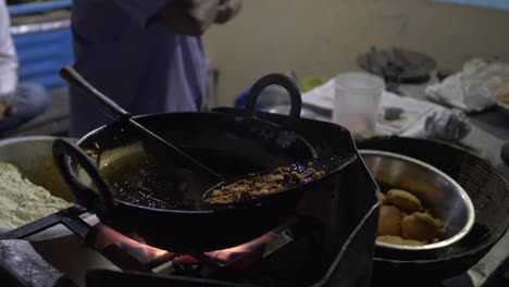 Street-food-being-fried-at-night-with-time-lapse-of-the-process