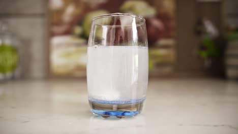 Fizzy-Carbon-Tablet-dissolving-in-Water