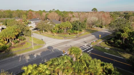 Aerial-push-in-shot-showing-traffic-on-road-in-suburban-district-of-Orlando-during-beautiful-sunny-day