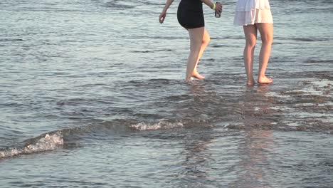 2-girls-walking-on-the-beach