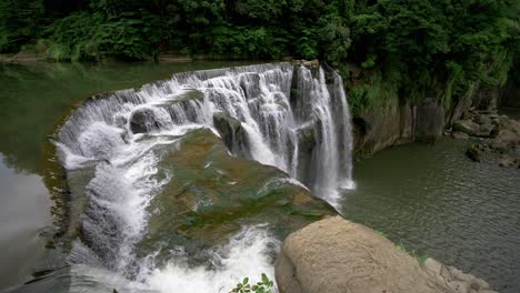 Taiwan-Naturwasserfall,-Natürliche-Umwelt
