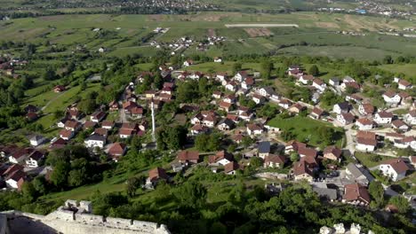 Drohnenaufnahme-Der-Festung-Sokolac-Bei-Bihac-Im-Norden-Bosniens