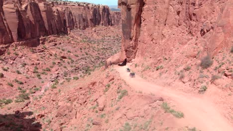 Vehicles-on-Canyon-road-must-drive-under-massive-sandstone-rock-fall