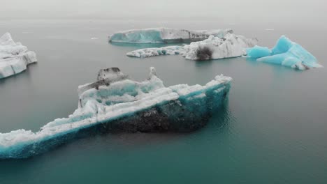 Drone-shot-of-the-biggest-and-most-famous-glacier-lake-in-Iceland:-Jokulsarlon