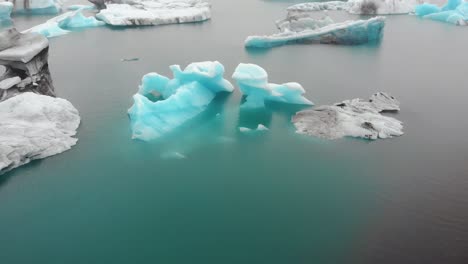 Jokulsarlon-Ist-Der-Größte-Und-Berühmteste-Gletschersee-Islands