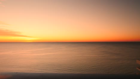 Gold-Coast-Wasser-Vorderansicht-Sonnenaufgang-Im-Winter