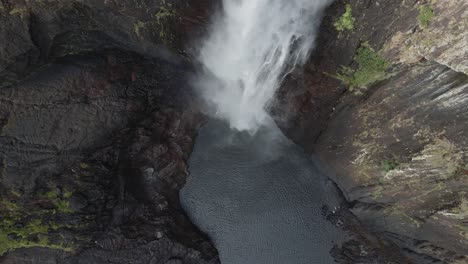 Top-down-View-Of-Wallaman-Falls-With-Natural-Pool-At-The-Bottom-In-QLD,-Australia
