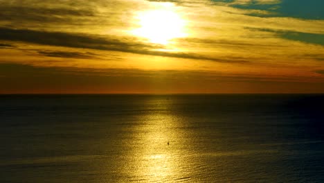 Gold-Coast-Wasser-Vorderansicht-Sonnenaufgang-Im-Winter