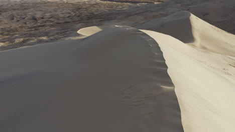 Kelso-huge-dune-crests-in-California-wilderness