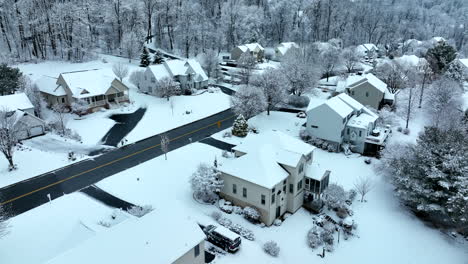 American-resort-ski-town-in-USA-during-fresh-winter-snow