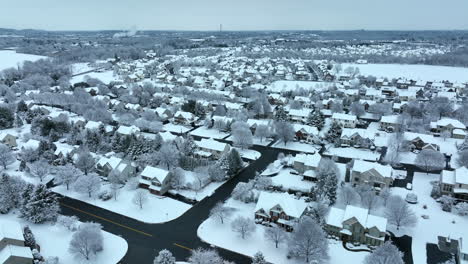 Suburban-American-homes-covered-in-winter-snow