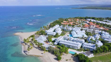 4-Sterne-Hotel-Am-Strand-Playa-Dorada-Im-Sommer-In-Puerto-Plata,-Dominikanische-Republik