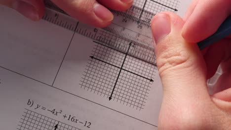 Mathe-Test-Und-Hausaufgaben-Für-Die-High-School-Plotten-Von-Punkten-Für-Funktionen-Mathematikeinheit-Und-Schreiben-Mit-Bleistift-Auf-Papier-Beantworten-Von-Fragen-Graphen