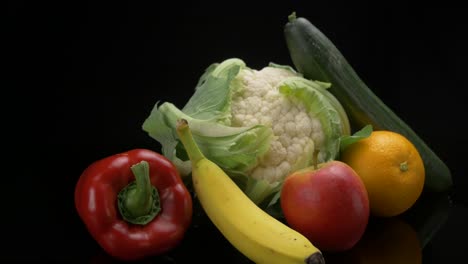 Verkleinern-Sie-Eine-Anordnung-Von-Obst-Und-Gemüse