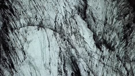 Luftaufnahme-Von-Oben-Auf-Das-Strukturierte-Eis-Des-Sólheimajökull-gletschers,-Island,-Im-Sommer