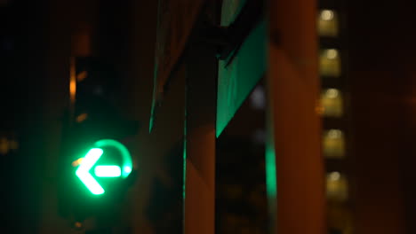 Blurred-Traffic-Light-turning-from-green,-to-amber,-to-red