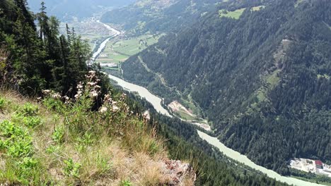 Vista-Sobre-El-Hermoso-Paisaje-De-Montaña-En-Austria