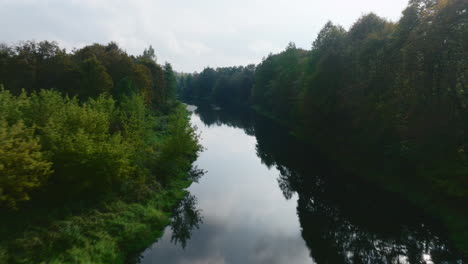 Drohnenflug-über-Dem-Litauischen-Fluss-Sventoji