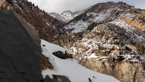 Schwenkzeitraffer-Von-Schneewolken-In-Den-Bergen-Von-Utah